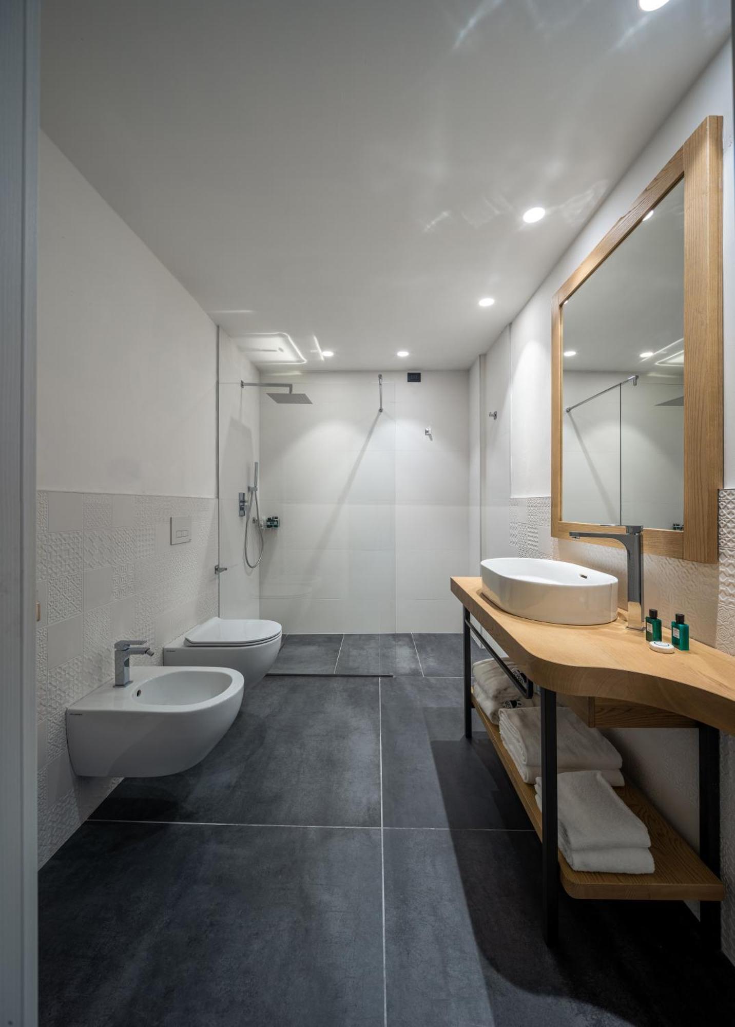 Aris Apartments & Sky Pool - Tonelli Hotels - Adult Friendly Riva del Garda Værelse billede