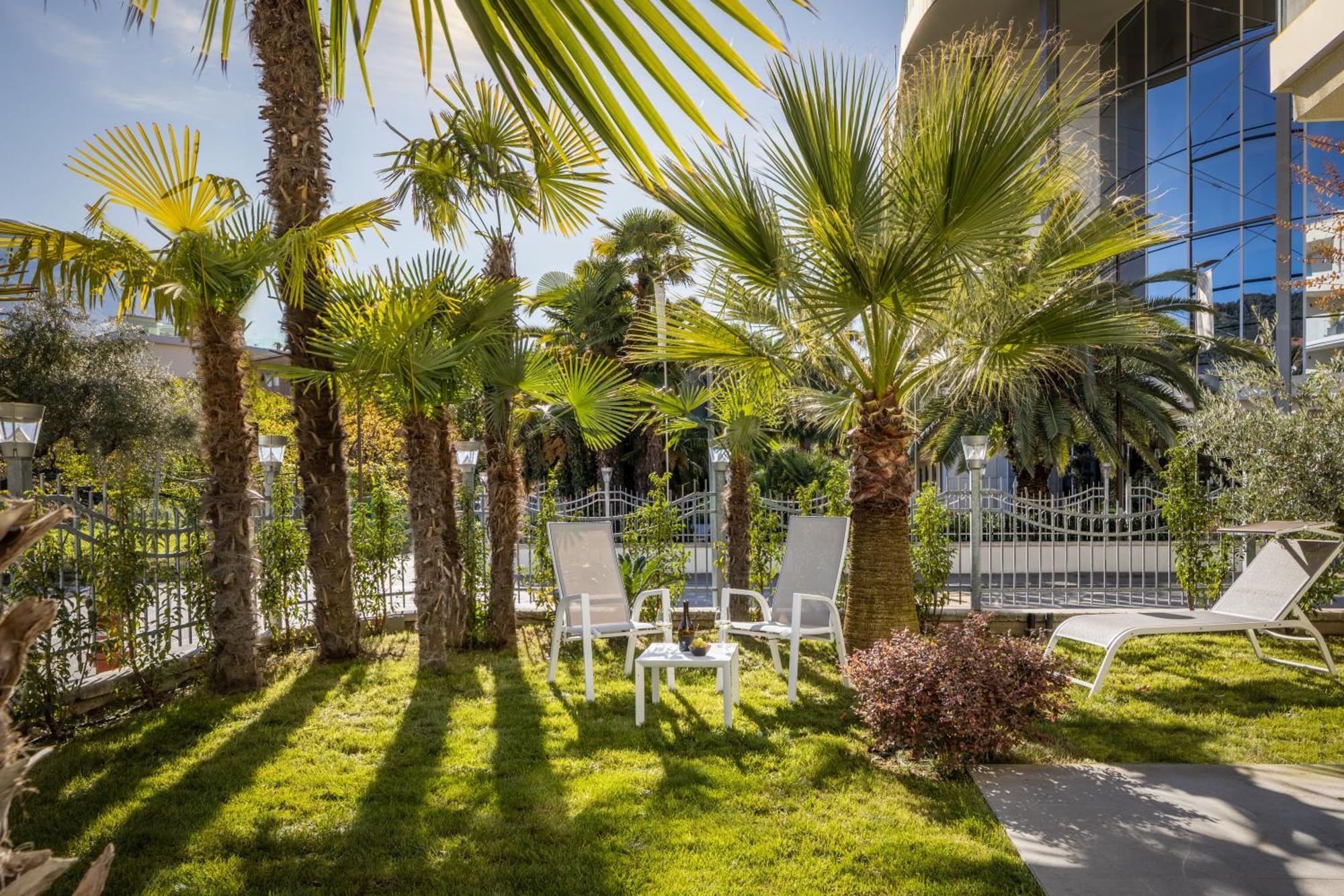 Aris Apartments & Sky Pool - Tonelli Hotels - Adult Friendly Riva del Garda Værelse billede
